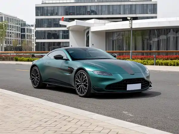 Aston Martin V8 Vantage 2022