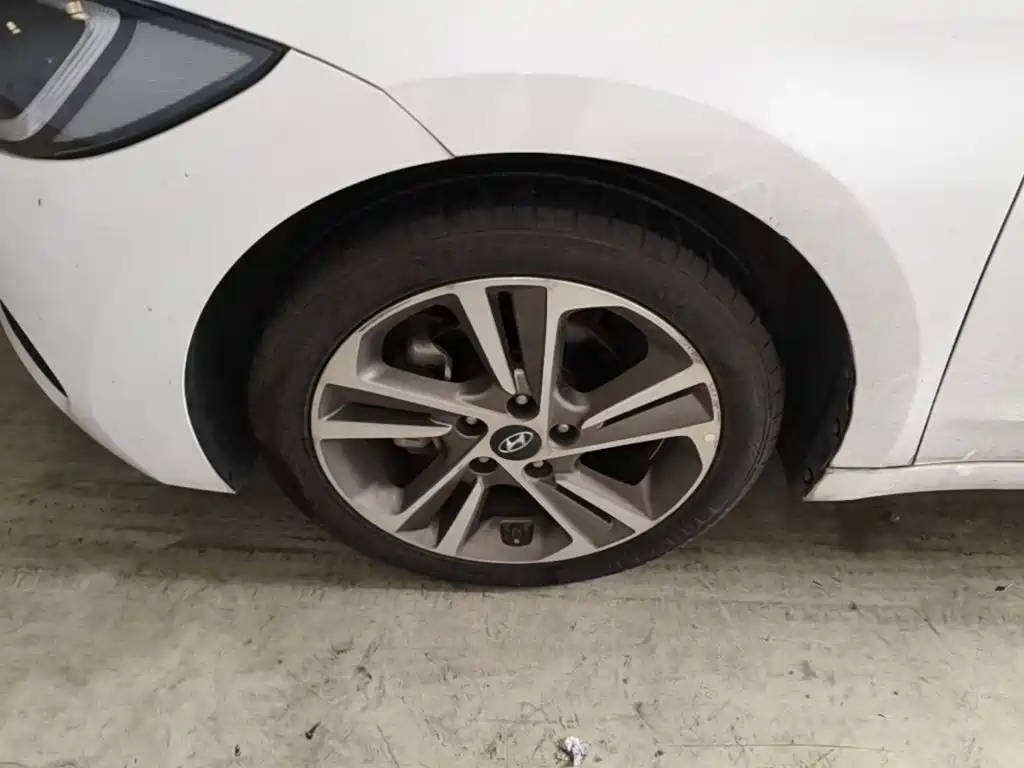 Hyundai Elantra 2016 — фото 23