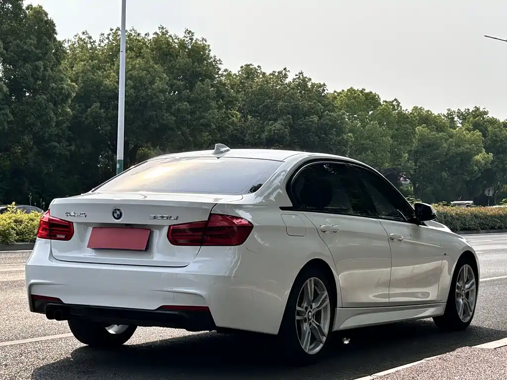 BMW 3 Series 2017 — фото 17