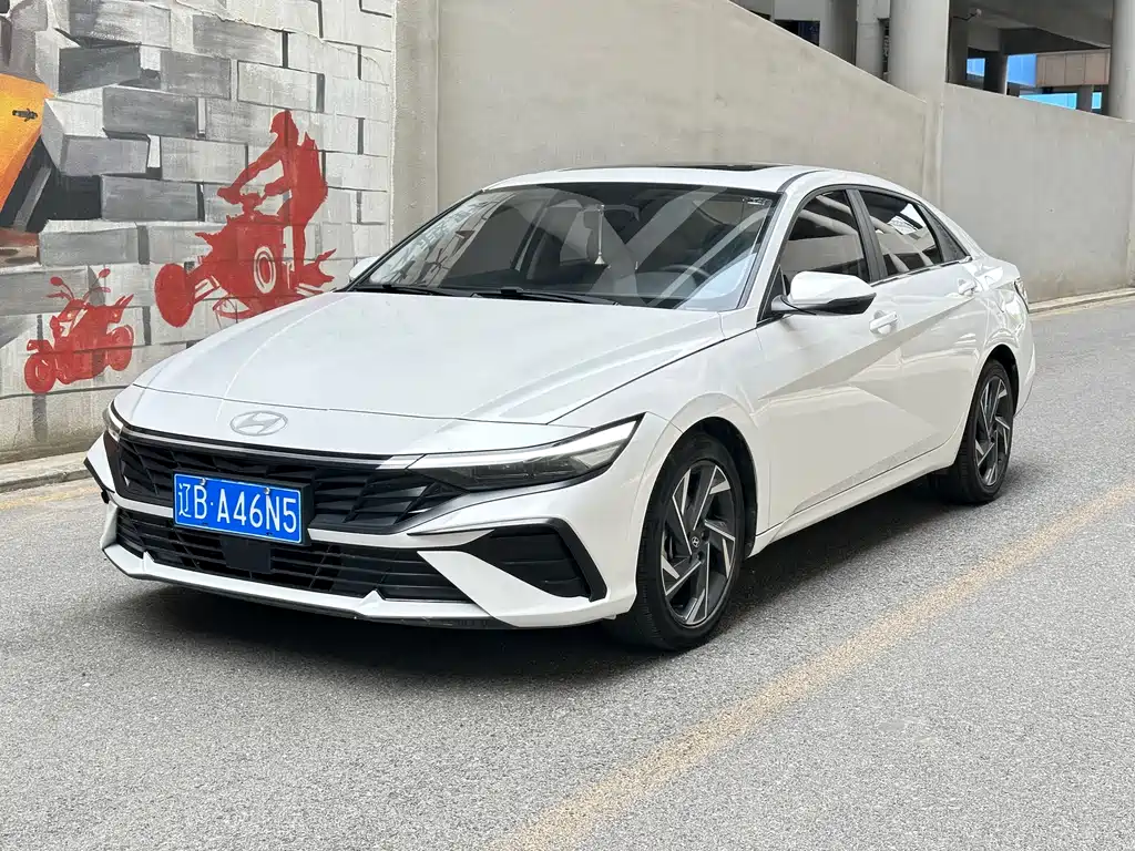 Hyundai Elantra 2024 — фото 1