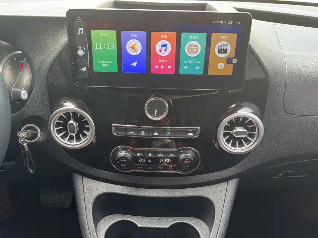 Mercedes-Benz Vito 2023 — фото 16