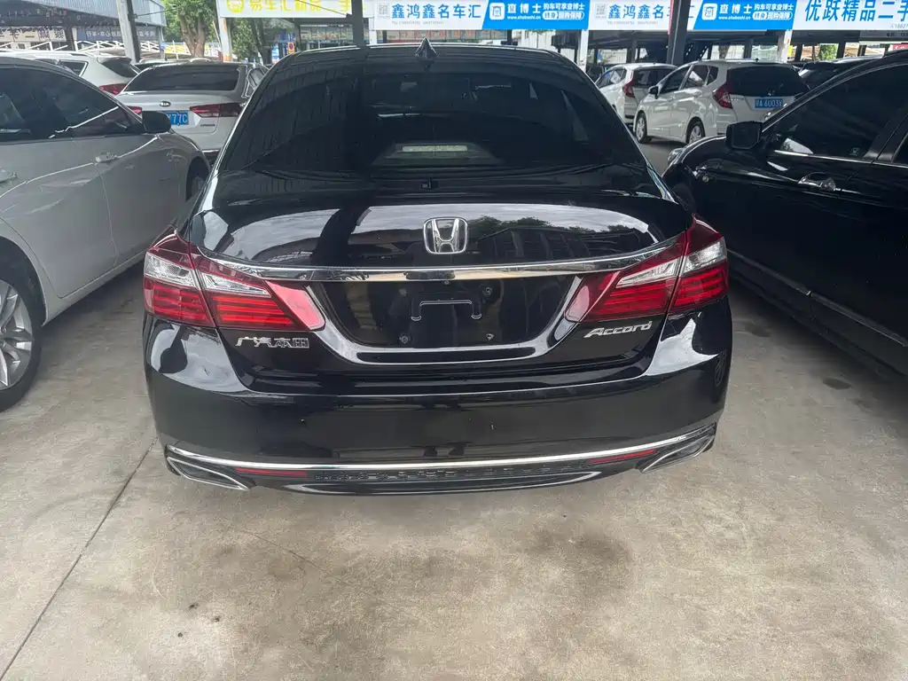 Honda Accord 2018 — фото 11