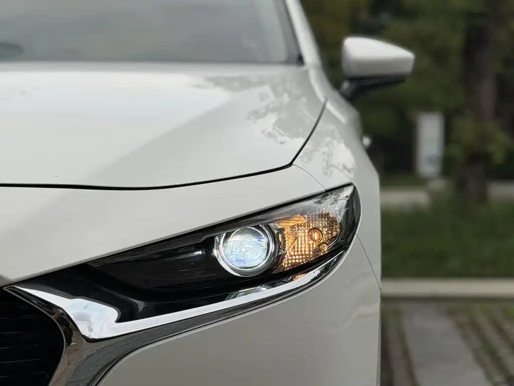 Mazda 3 Axela 2020 — фото 16
