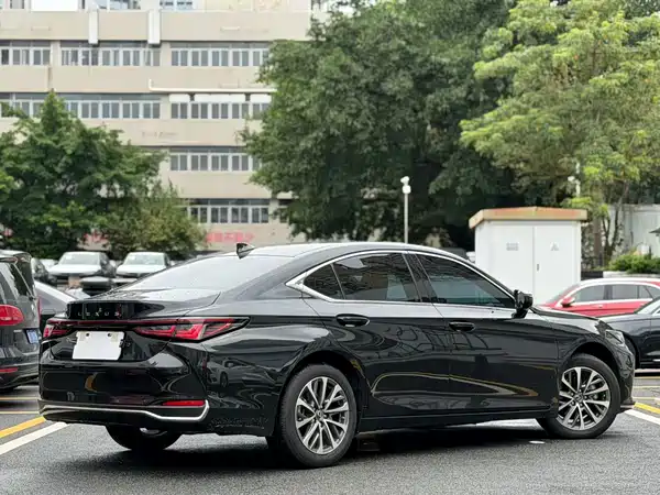 Lexus ES 2026