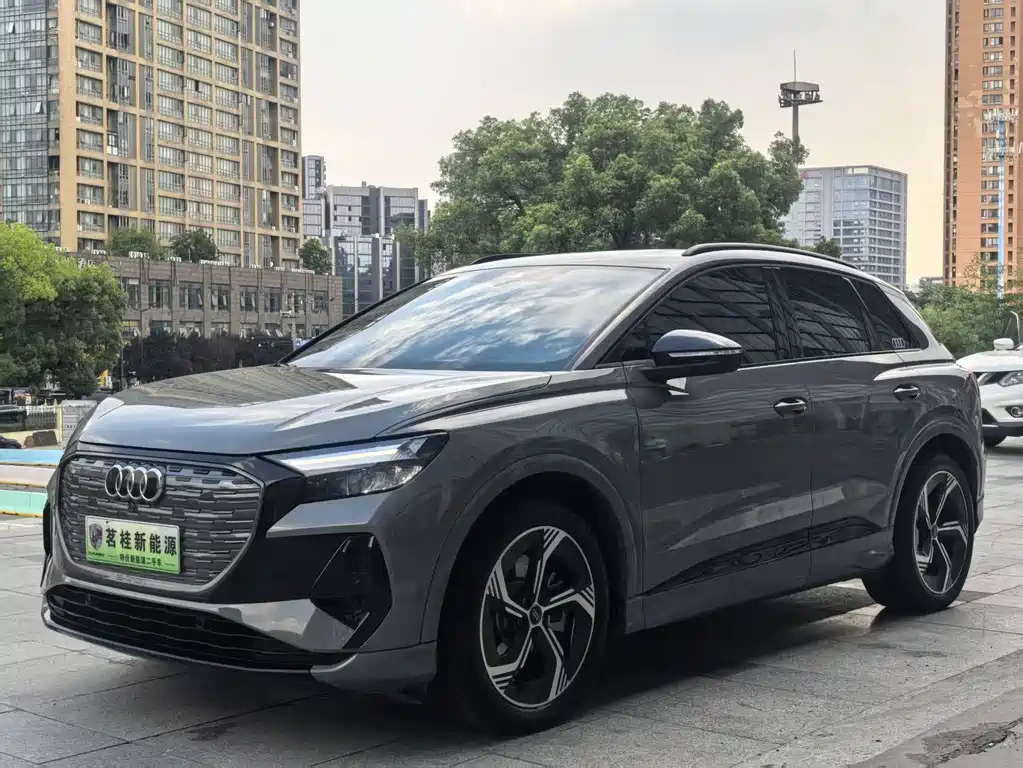 Audi Q4 e-tron 2023 — фото 2