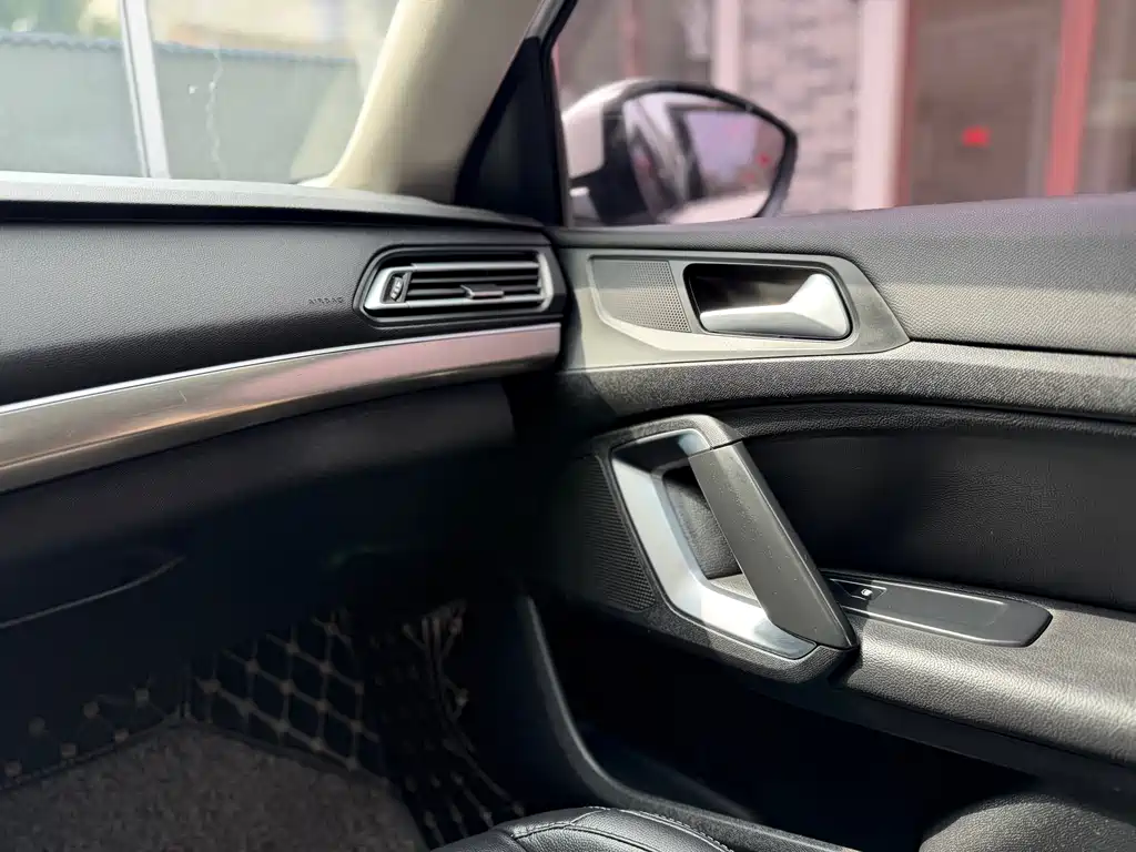 Peugeot 408 2017 — фото 16