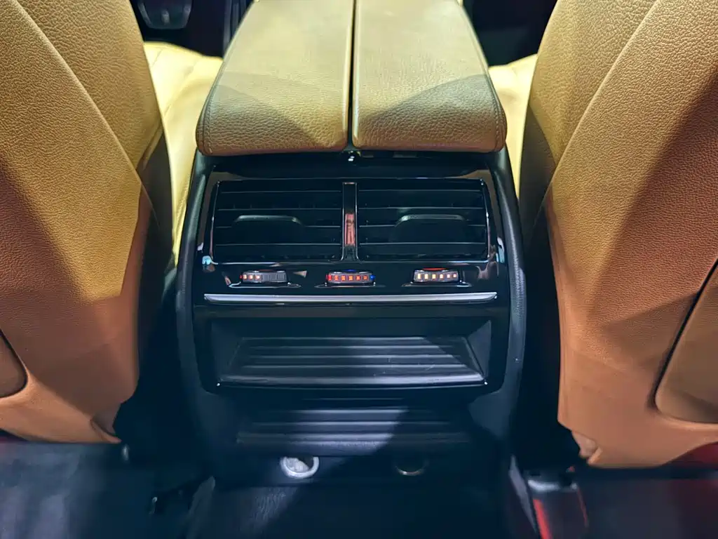 BMW 5 Series 2018 — фото 15