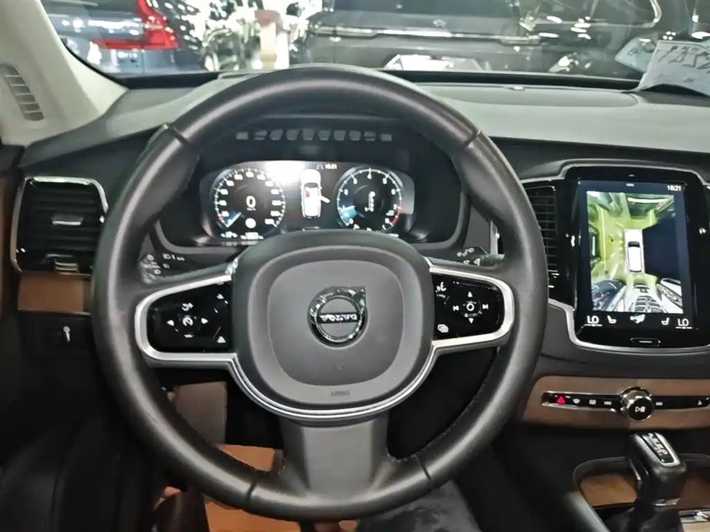 Volvo XC90 2017 — фото 11