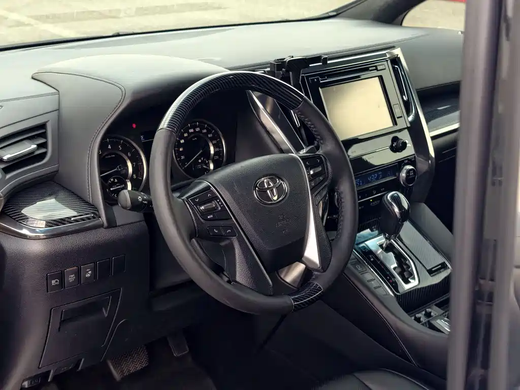 Toyota Alphard 2018 — фото 10