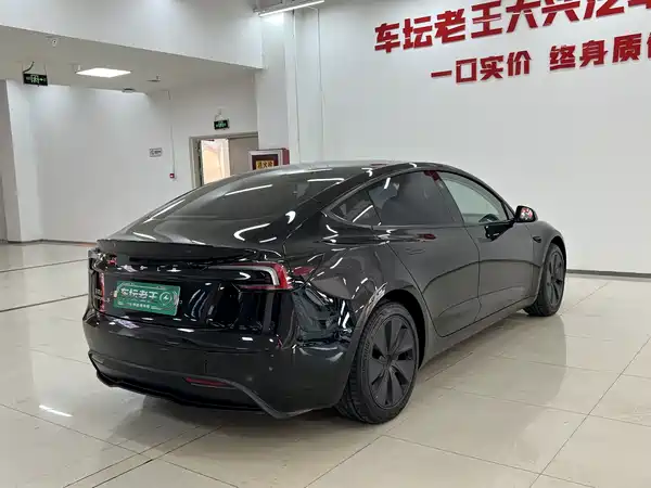 Tesla Model 3 2025