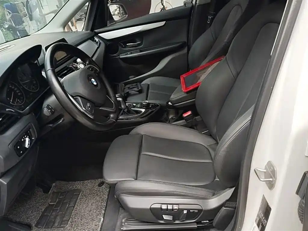 BMW 2 Series Active Tourer 2017 — фото 15