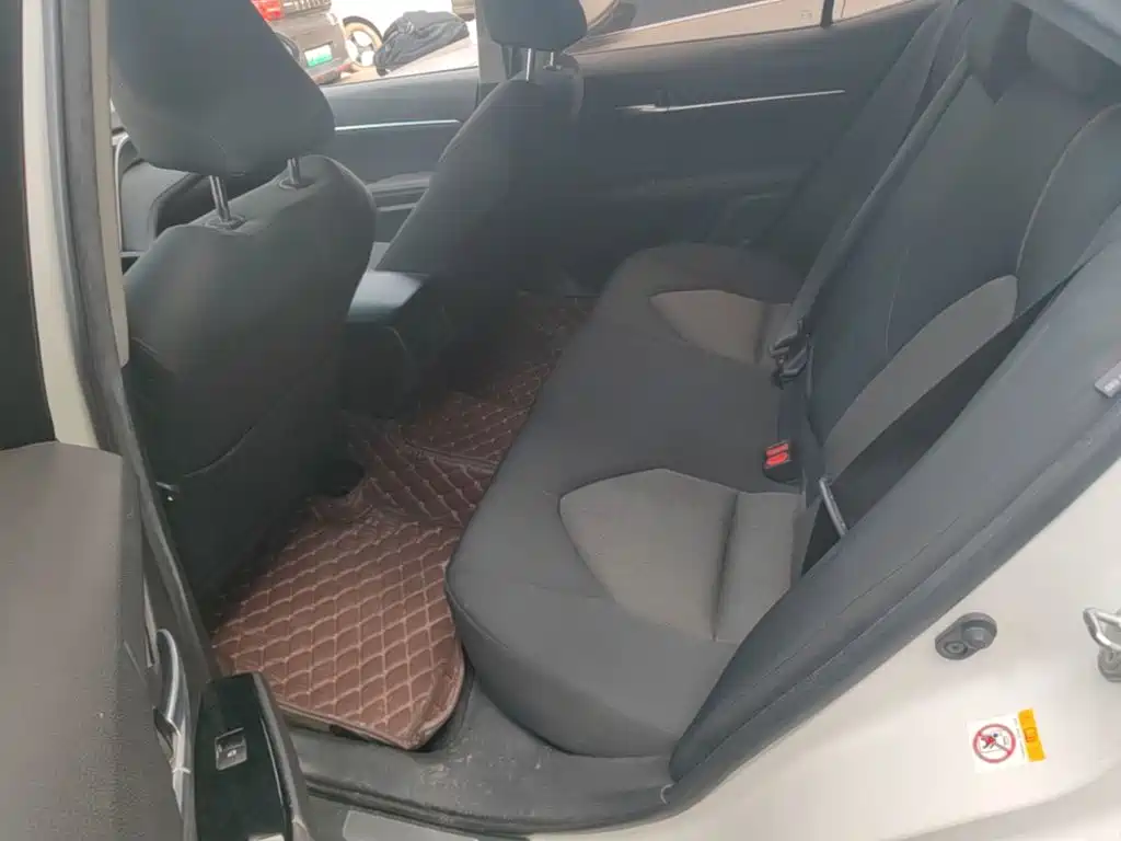 Toyota Camry 2018 — фото 17