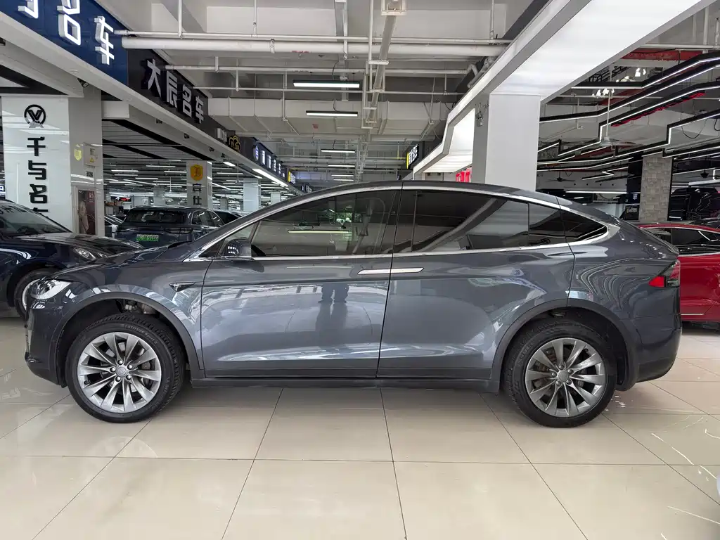 Tesla Model X 2017 — фото 13