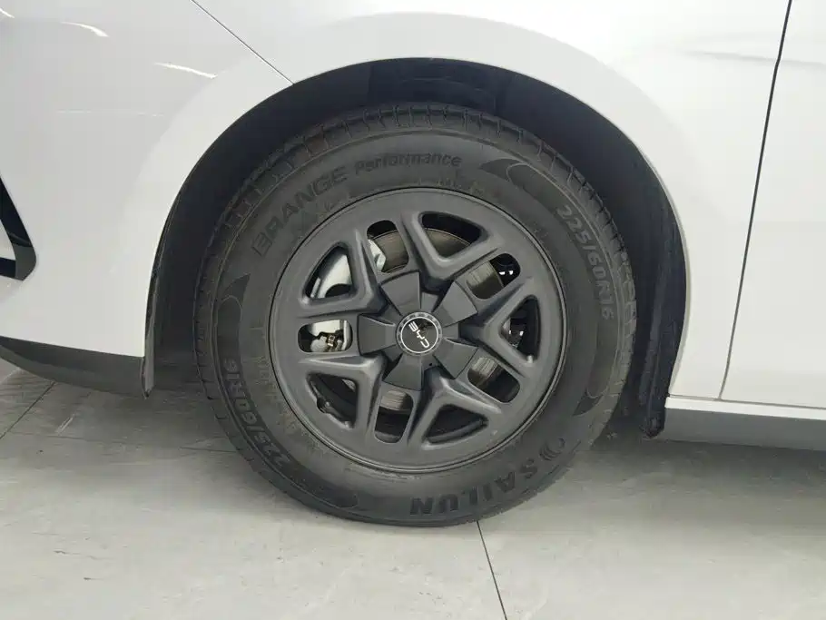 BYD Seal 05 DM-i 2025 — фото 6