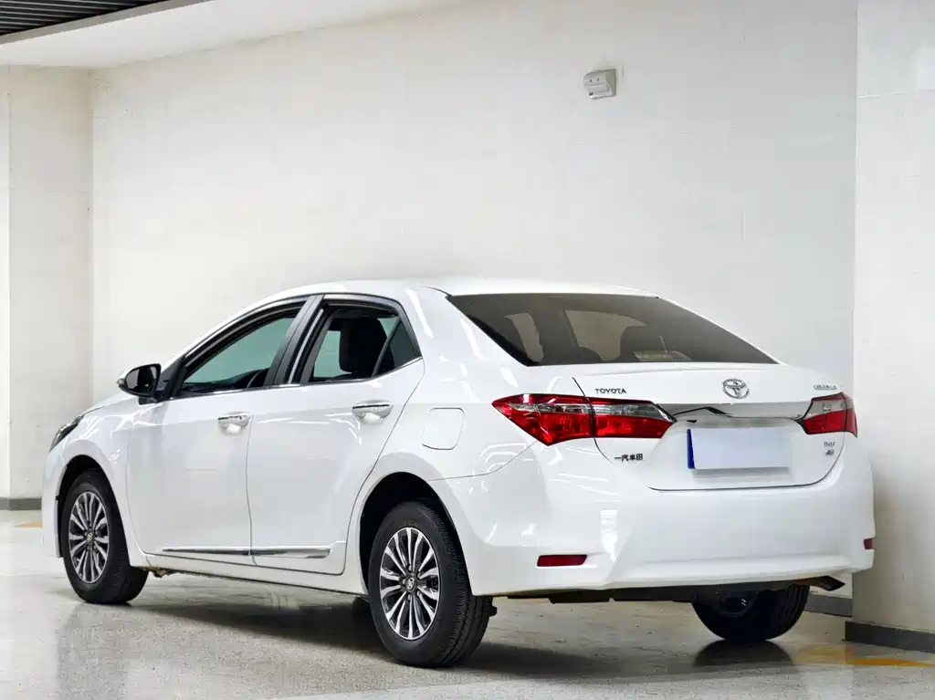 Toyota Corolla 2018 — фото 7