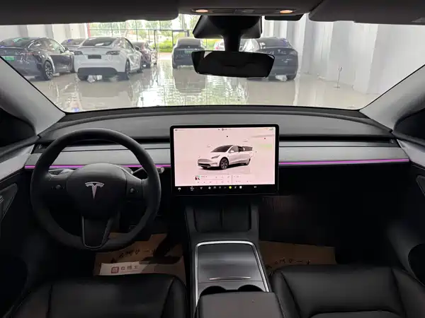 Tesla Model Y 2024