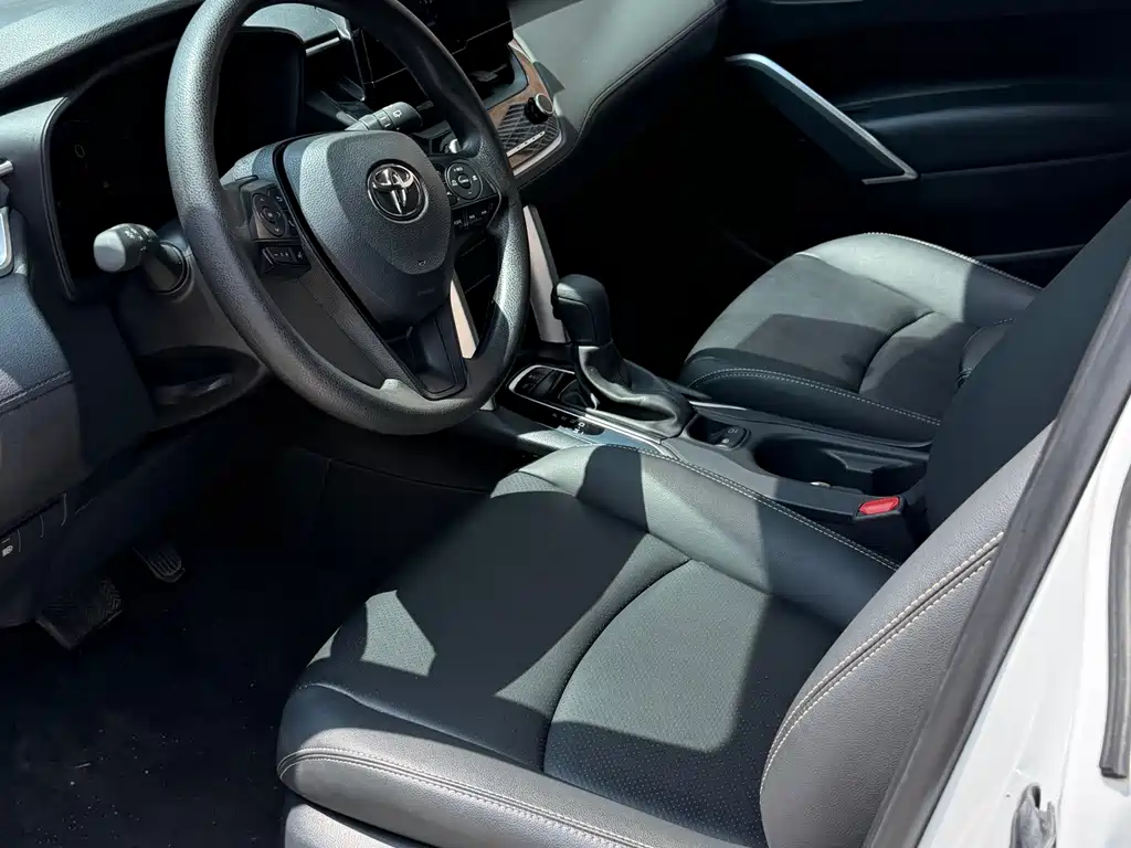Toyota Corolla Cross 2023 — фото 4