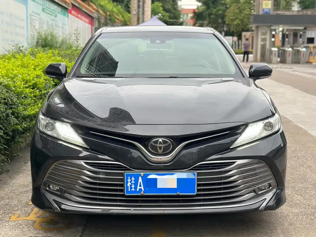 Toyota Camry 2019 — фото 2