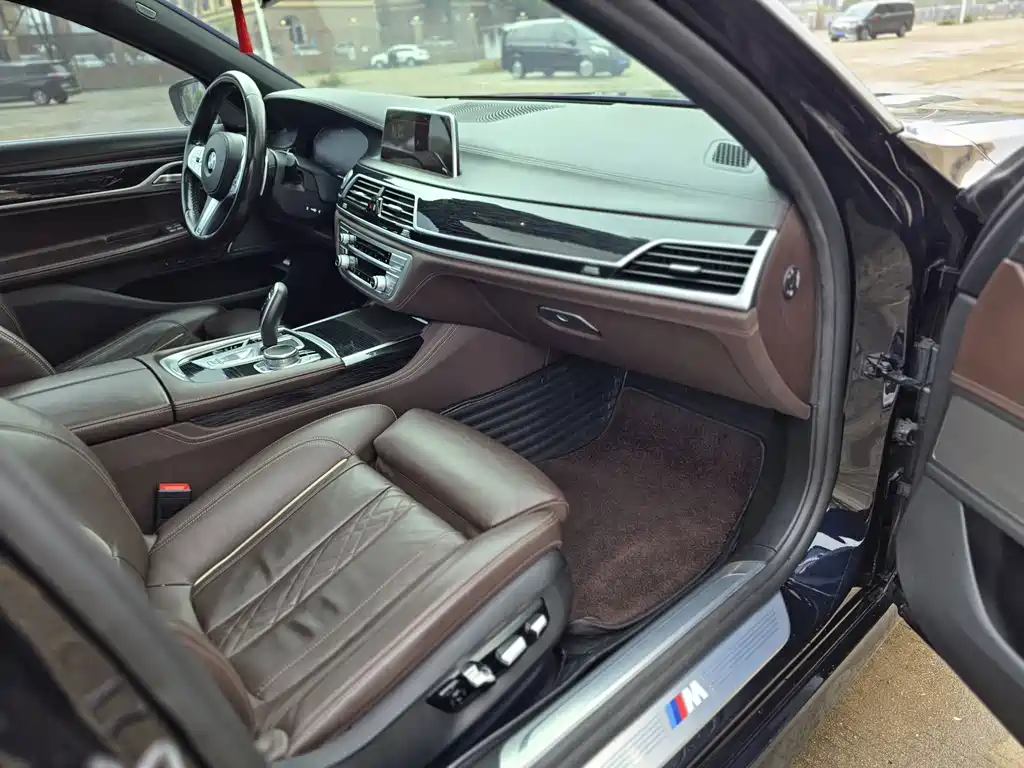 BMW 7 Series 2020 — фото 10