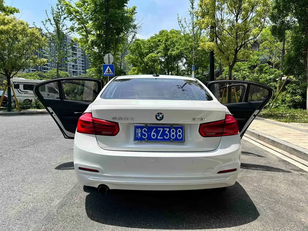 BMW 3 Series 2017 — фото 16