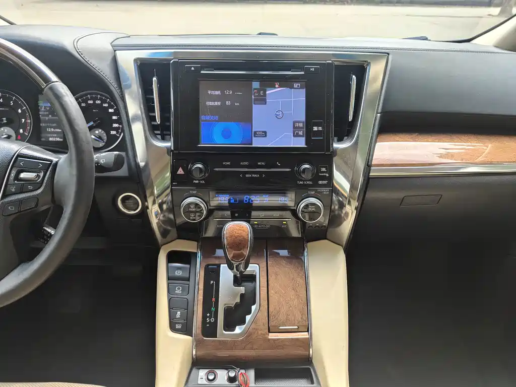 Toyota Alphard 2018 — фото 15