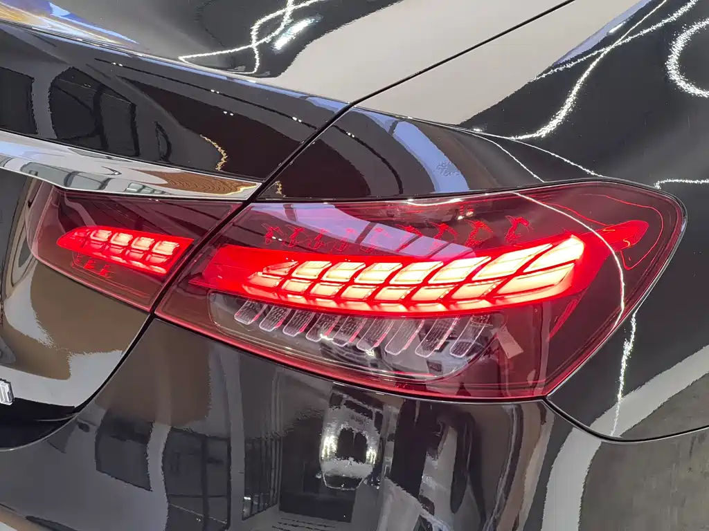 Mercedes-Benz E-Class 2023 — фото 19