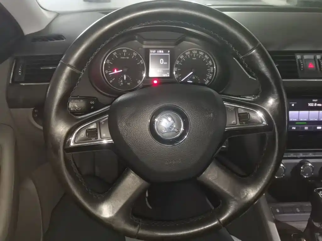 Skoda Octavia 2015 — фото 11