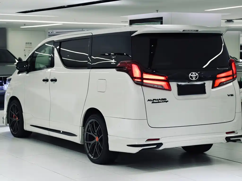 Toyota Alphard 2017 — фото 3