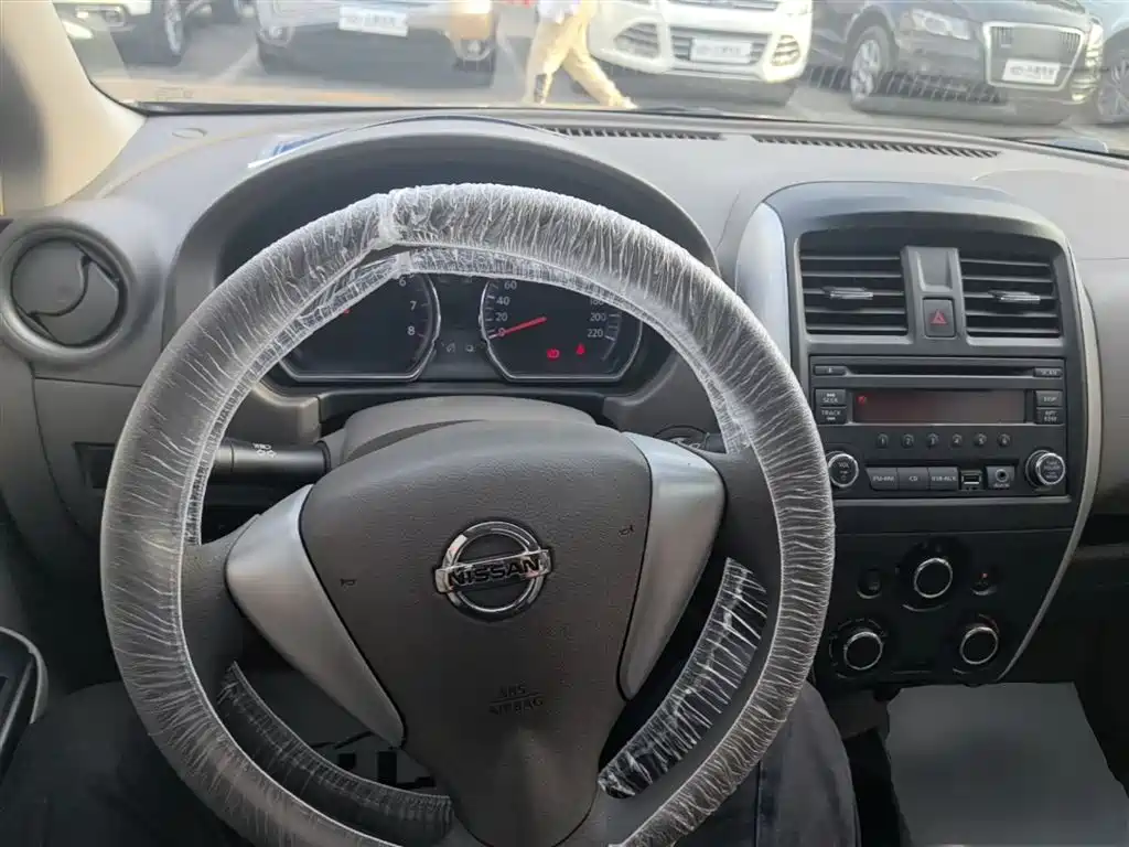 Nissan Sunny 2015 — фото 10