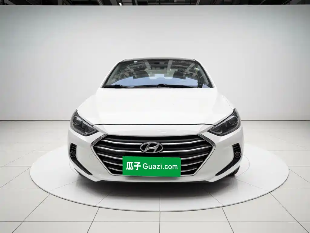 Hyundai Elantra 2018 — фото 24