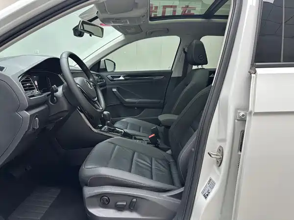 Volkswagen T-Roc 2023