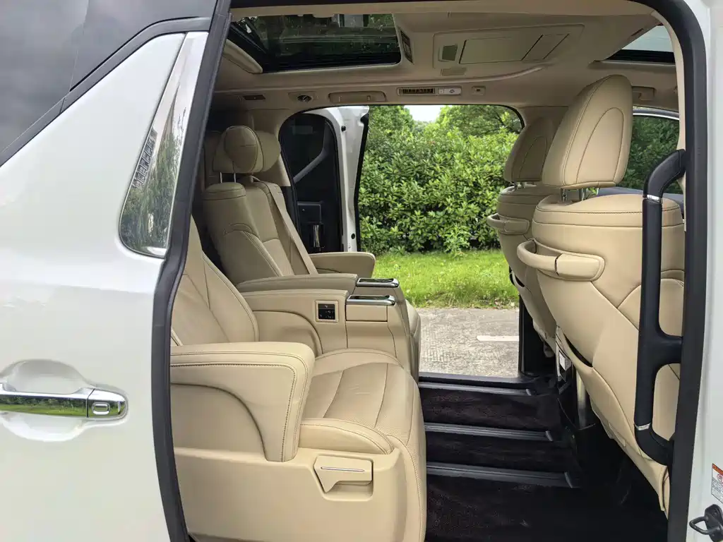 Toyota Alphard 2018 — фото 8