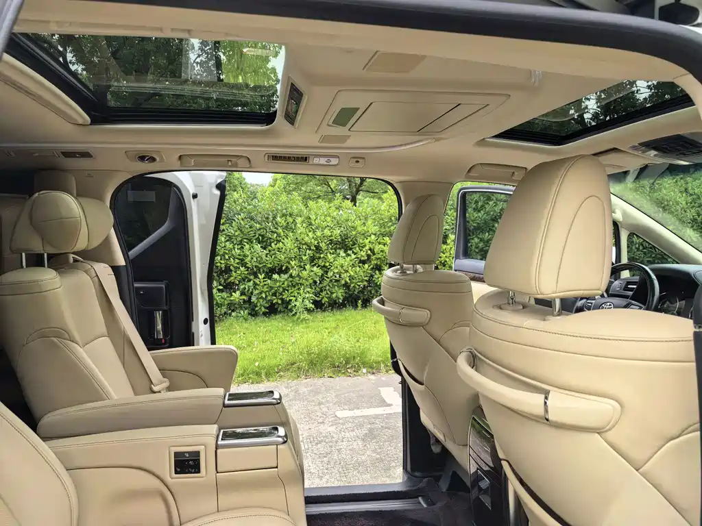 Toyota Alphard 2018 — фото 10