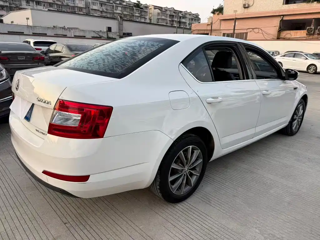 Skoda Octavia 2016 — фото 10