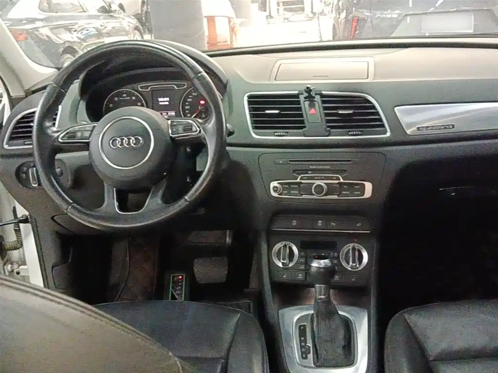 Audi Q3 2016 — фото 9