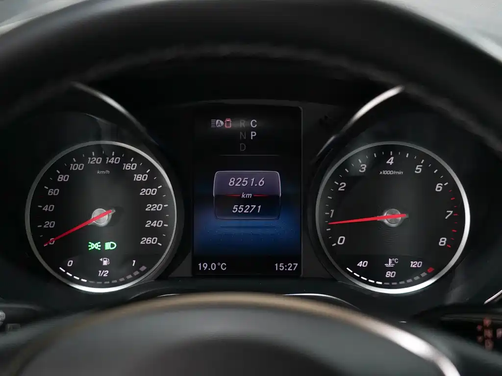 Mercedes-Benz V-Class 2023 — фото 10