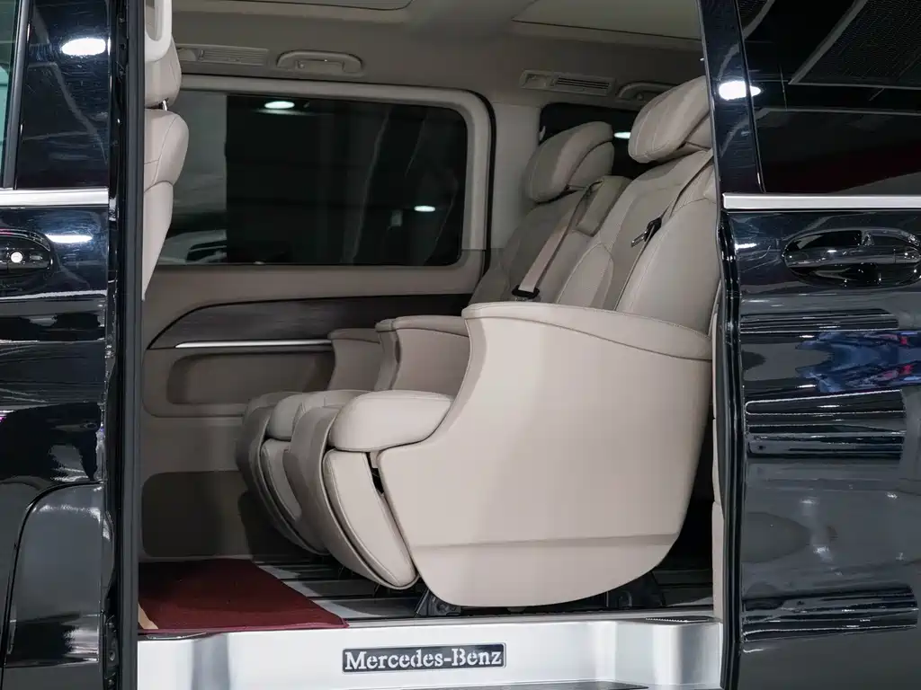 Mercedes-Benz V-Class 2023 — фото 19