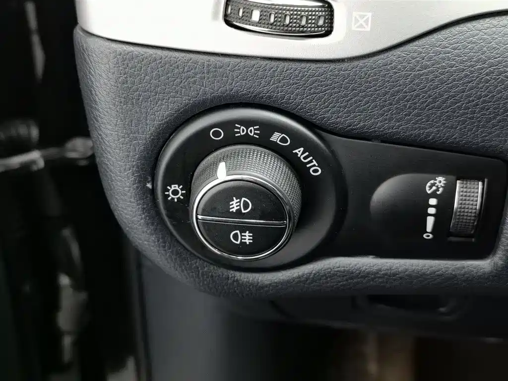 Jeep Cherokee 2016 — фото 21