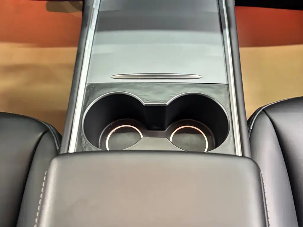 Tesla Model Y 2022 — фото 12