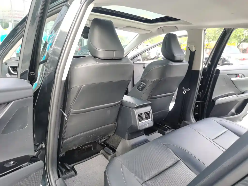 Toyota Camry 2025 — фото 10