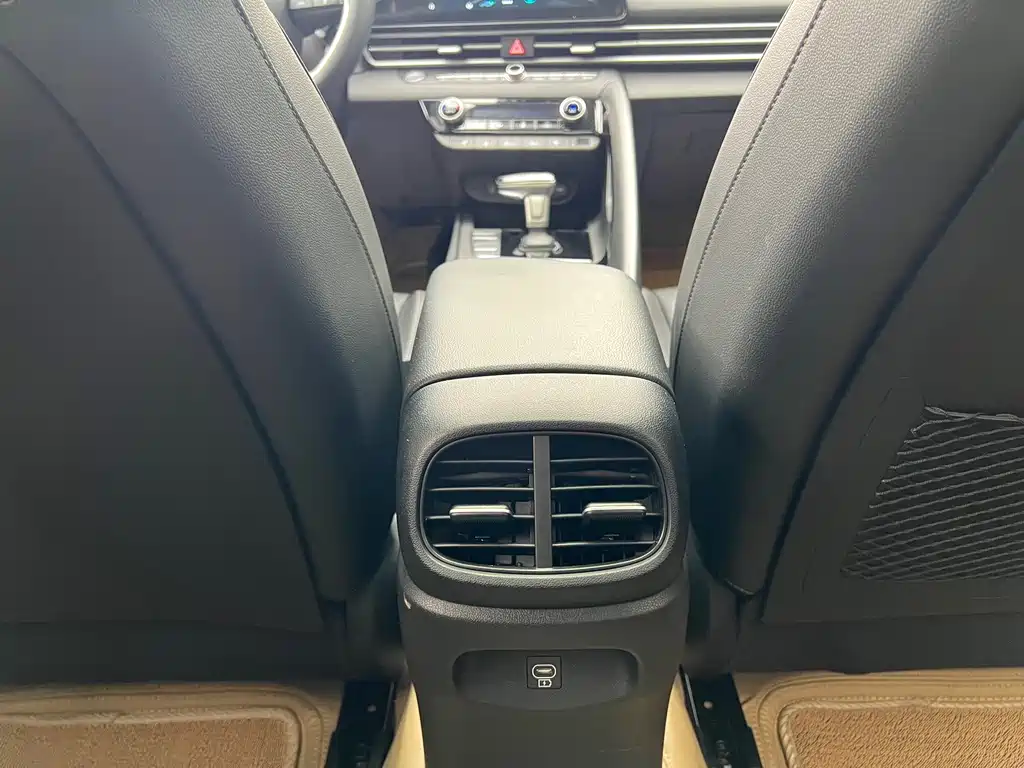 Hyundai Elantra 2023 — фото 15