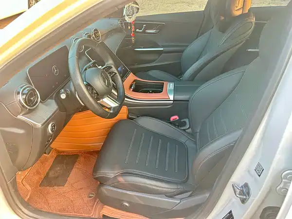 Mercedes-Benz C-Class 2024