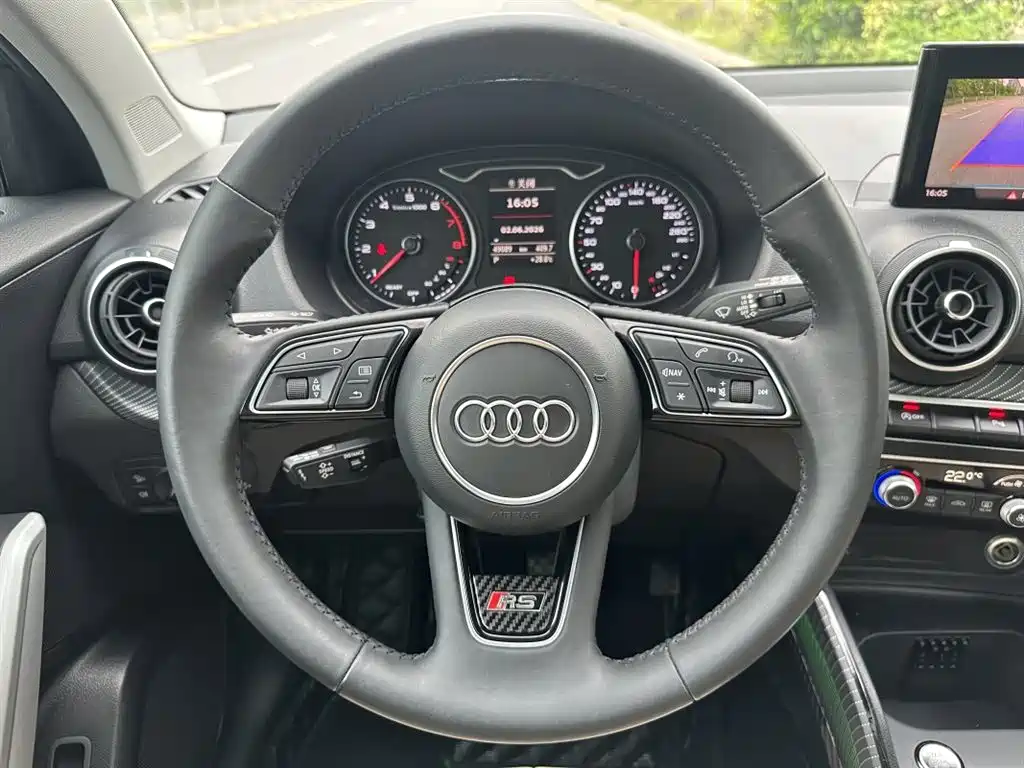 Audi Q2L 2020 — фото 11