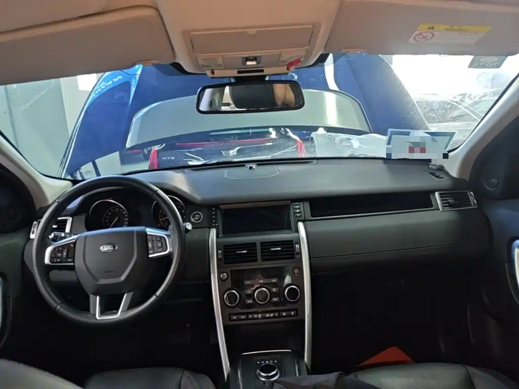 Land Rover Discovery Sport 2017 — фото 10