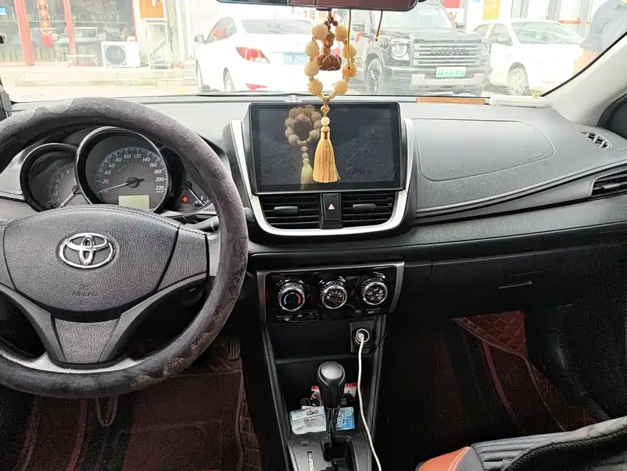 Toyota Yaris L 2018 — фото 13