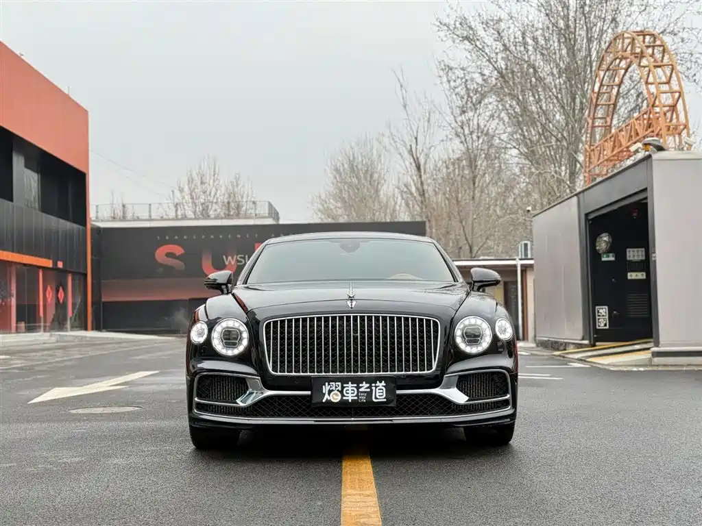 Bentley Flying Spur 2023 — фото 2