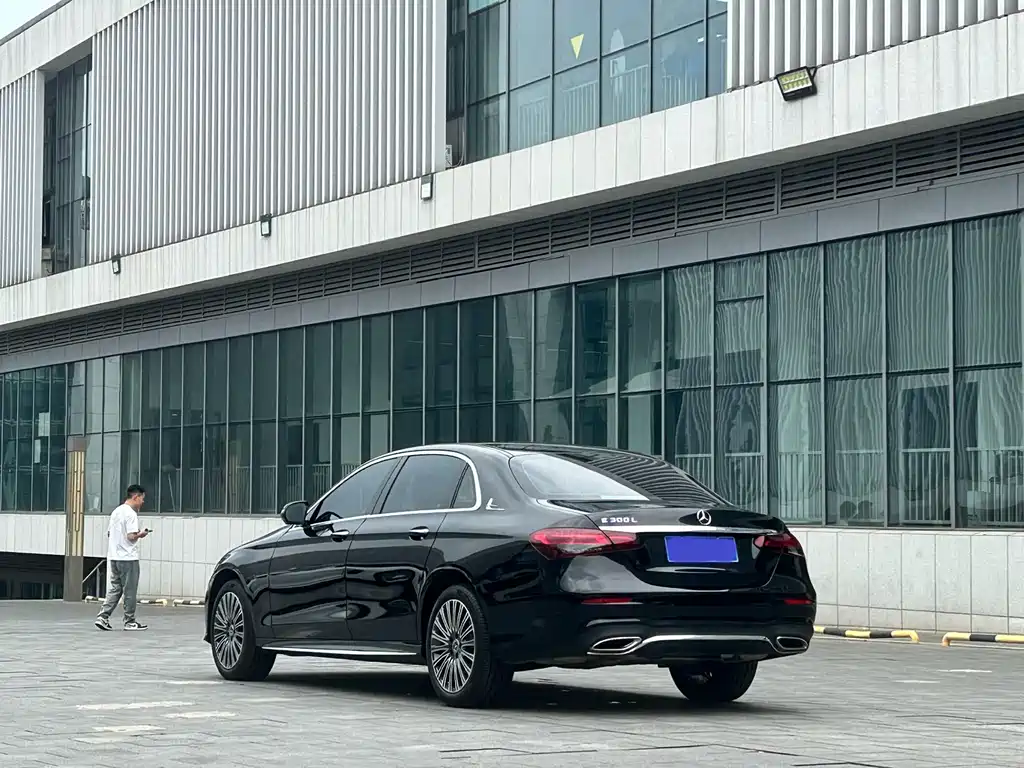 Mercedes-Benz E-Class 2023 — фото 21