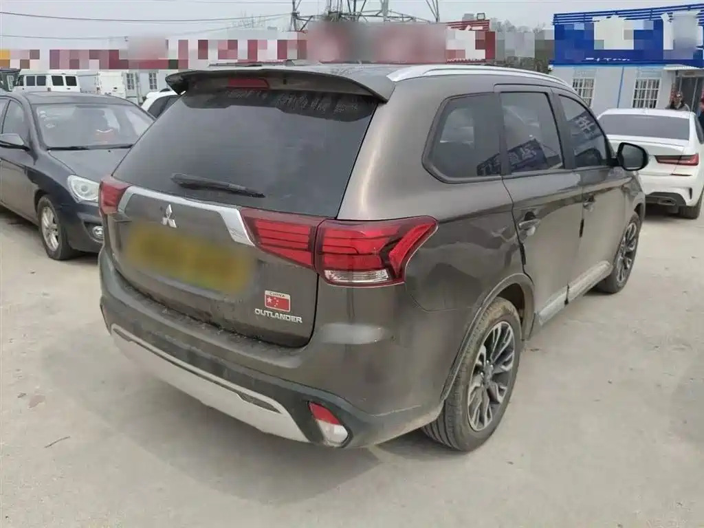 Mitsubishi Outlander 2019 — фото 11