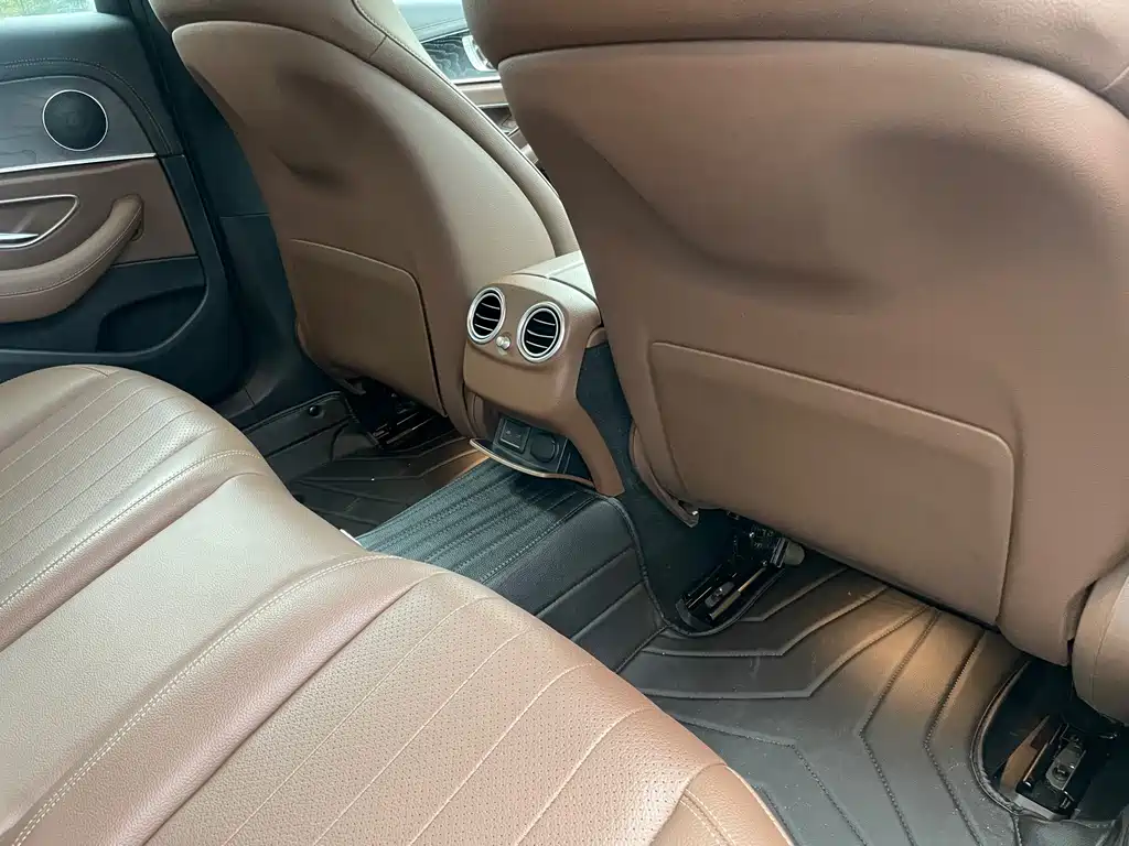 Mercedes-Benz E-Class 2022 — фото 16