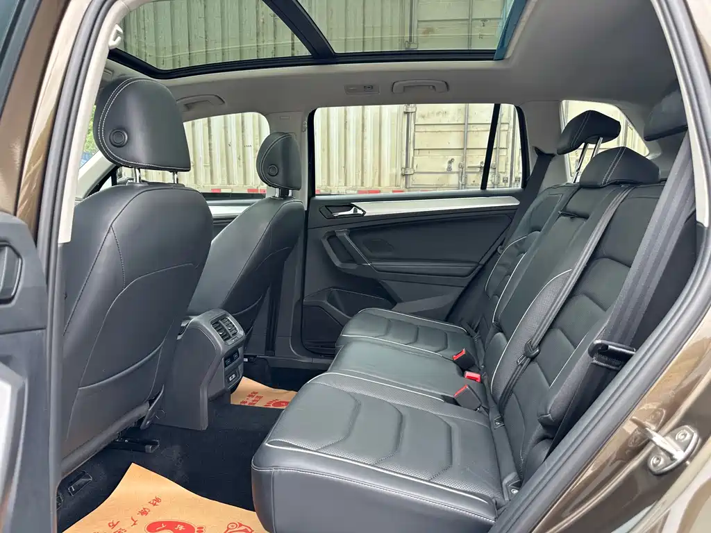 Volkswagen Tiguan L 2018 — фото 12